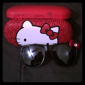 Hello Kitty Shades w/red bow & Case bundle